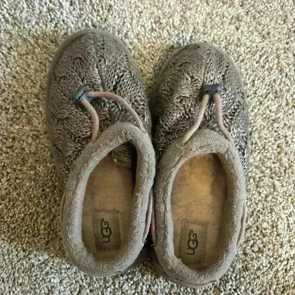 Ugg Freesia Gray Cable Knit Warm Slippers Size 13-1 Kids - Picture 5 of 8